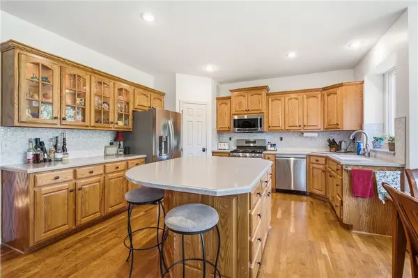 16660 W 155 TER, Olathe, KS 66062
