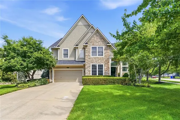 16660 W 155 TER, Olathe, KS 66062