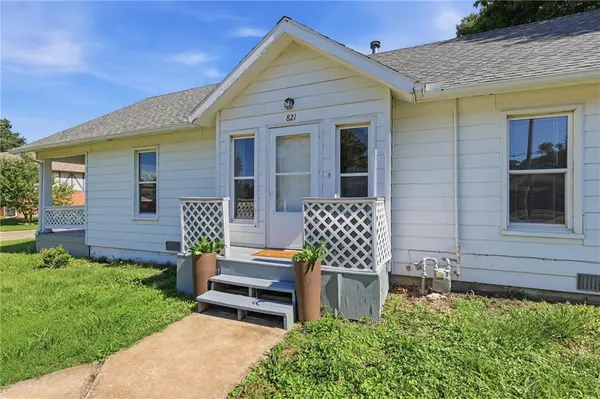 821 W 10th ST, Ottawa, KS 66067