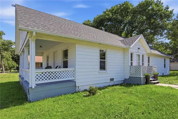 821 W 10th ST, Ottawa, KS 66067