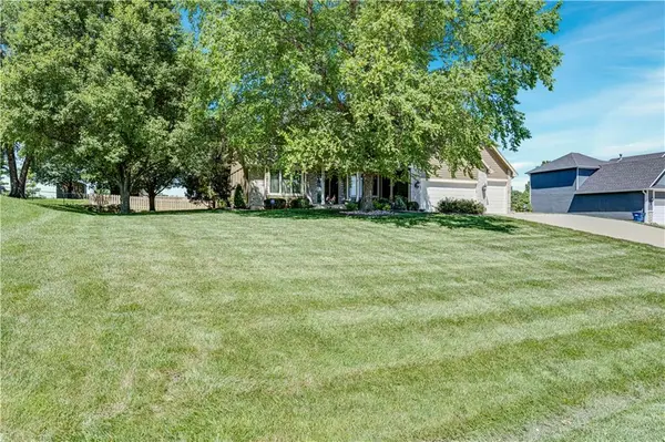 17713 157th TER, Basehor, KS 66012