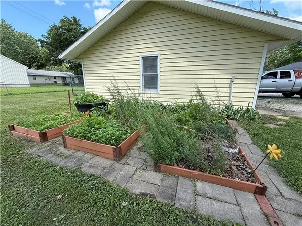 702 E Grand AVE, Lacygne, KS 66040