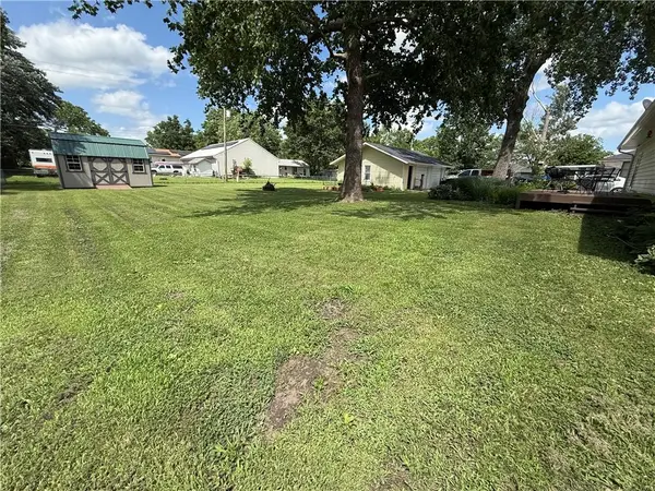 702 E Grand AVE, Lacygne, KS 66040