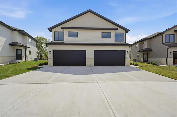 210 NW Orchard CT, Lee's Summit, MO 64063