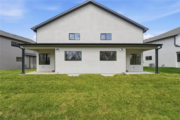 210-212 NW Orchard CT, Lee's Summit, MO 64063
