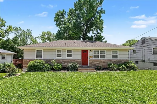 7601 E 76th ST, Kansas City, MO 64138