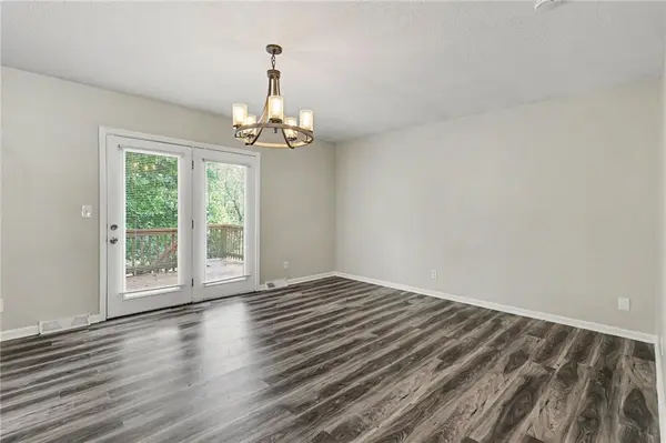 7601 E 76th ST, Kansas City, MO 64138