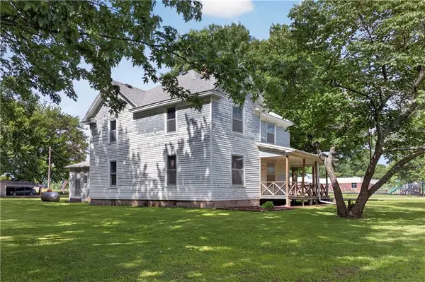 406 N Center AVE, Parker, KS 66072