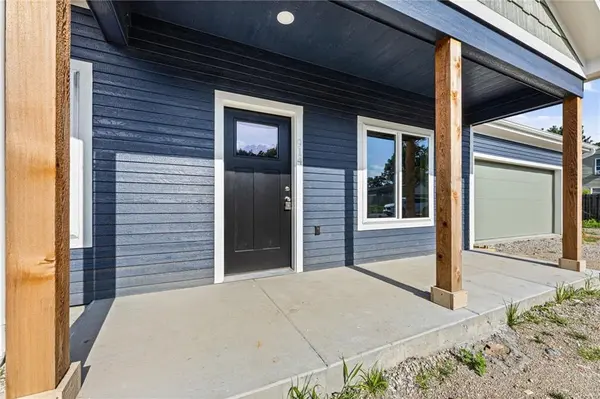 914 5th Street TER, Osawatomie, KS 66064