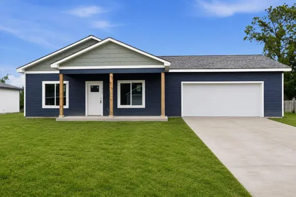 914 5th Street TER, Osawatomie, KS 66064