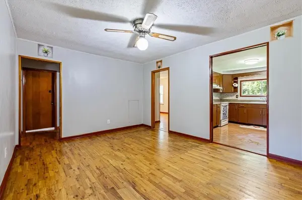4905 Oakland AVE, Kansas City, KS 66102