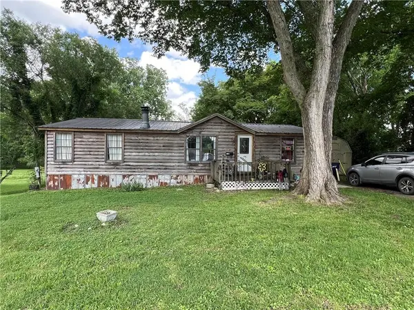725 S Locust ST, Sweet Springs, MO 65351