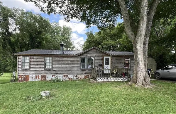 725 S Locust ST, Sweet Springs, MO 65351