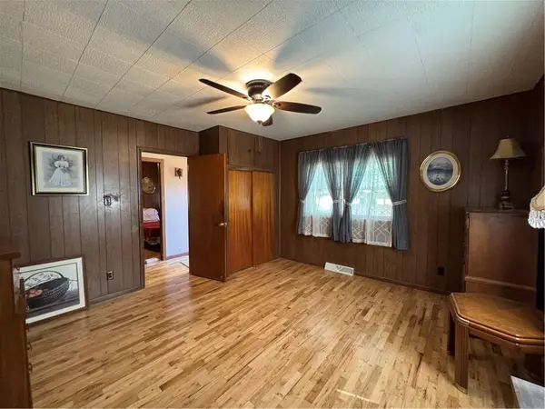 322 E 7th ST, Maryville, MO 64468