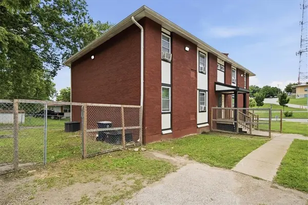 5401 E 27th TER, Kansas City, MO 64128