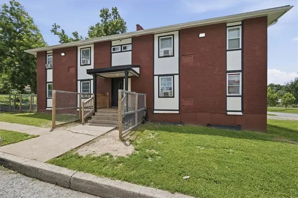 5401 E 27th TER, Kansas City, MO 64128