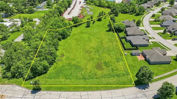 Tuscany Pkwy, Peculiar, MO 64078