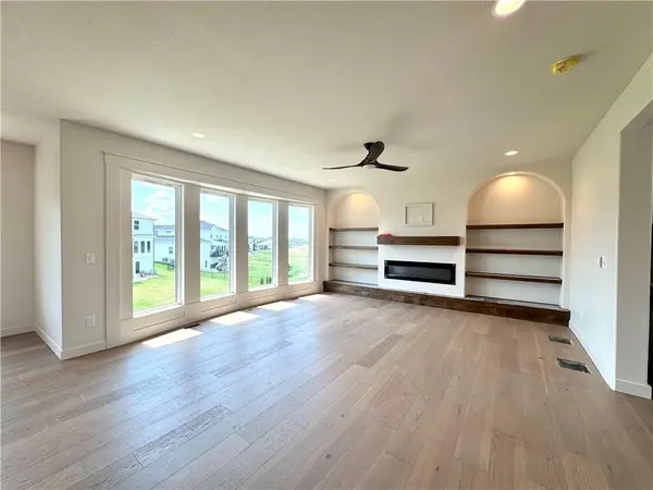 8211 NW 90TH TER, Kansas City, MO 64153