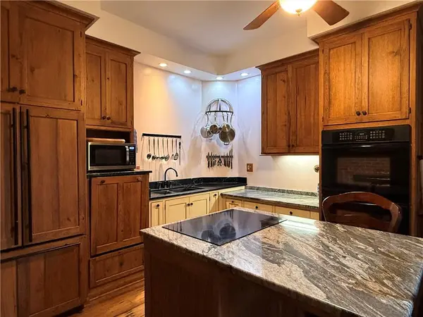 646 LOUISIANA ST, Lawrence, KS 66044