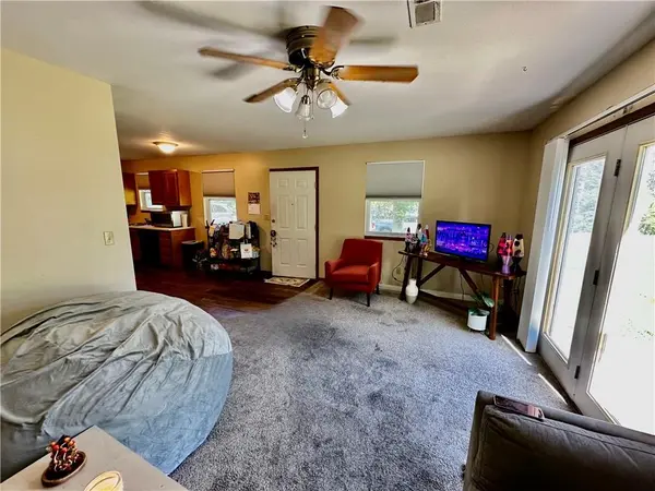 422-424 Mattie ST, Maryville, MO 64468