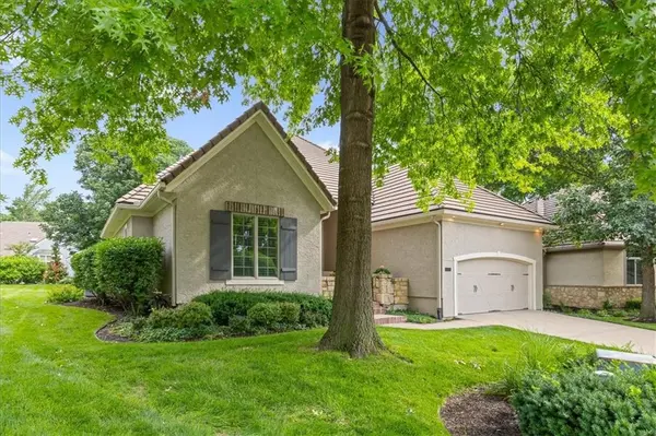 11345 Granada CT, Leawood, KS 66211