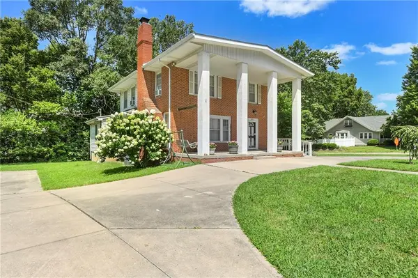 200 SW Madison ST, Lee's Summit, MO 64063