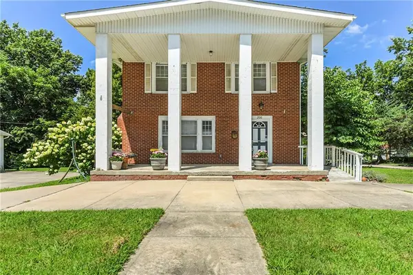200 SW Madison ST, Lee's Summit, MO 64063