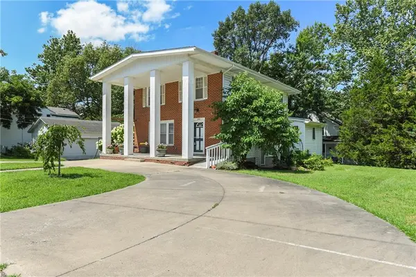 200 SW Madison ST, Lee's Summit, MO 64063
