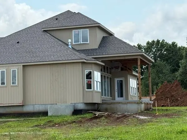 12206 W 184th TER, Overland Park, KS 66013
