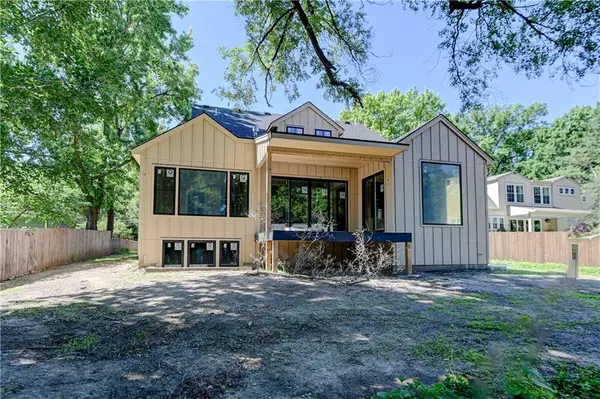 2710 W 49th ST, Westwood, KS 66205