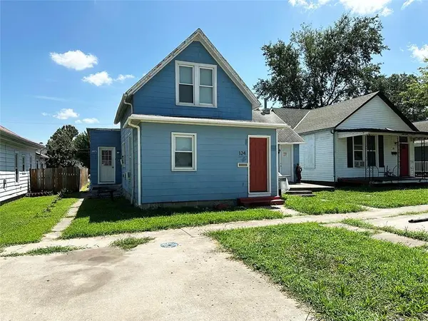 124 W 3rd AVE, Garnett, KS 66032