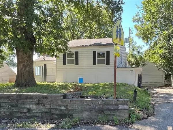 715 NE 44th ST, North Kansas City, MO 64116
