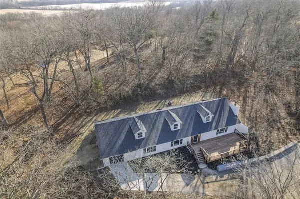 8721 S Hardsaw RD, Oak Grove, MO 64075