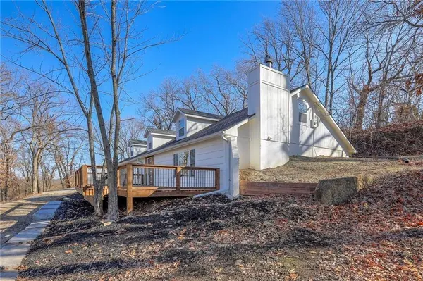 8721 S Hardsaw RD, Oak Grove, MO 64075