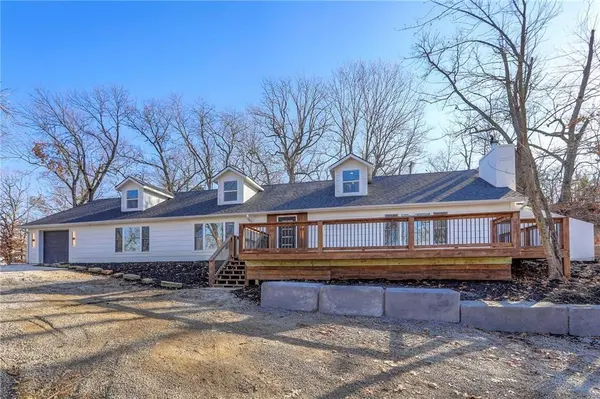 8721 S Hardsaw RD, Oak Grove, MO 64075