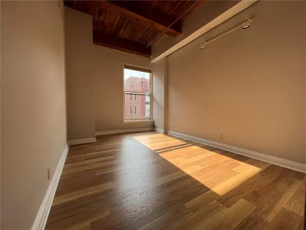 609 Central ST #1303, Kansas City, MO 64105