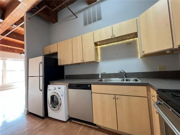 609 Central ST #1303, Kansas City, MO 64105