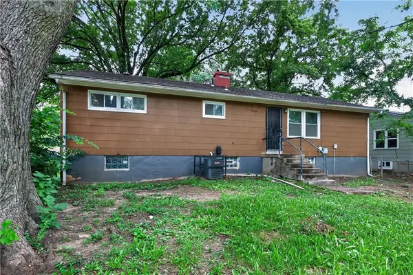 11417 SYCAMORE TER, Kansas City, MO 64134