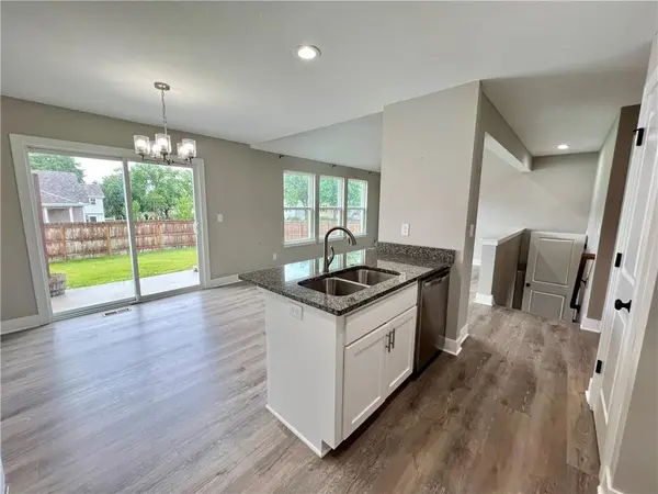 500 W Lawrence AVE, Spring Hill, KS 66083