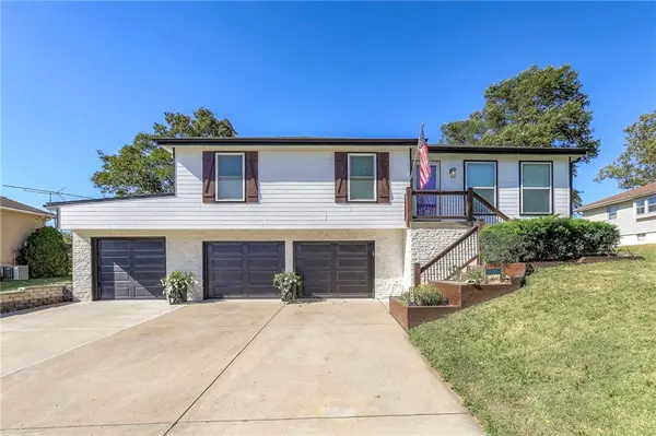 1521 Lexington RD, Pleasant Hill, MO 64080