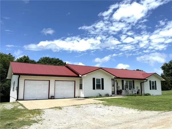 97 Iowa DR, Linn Valley, KS 66040