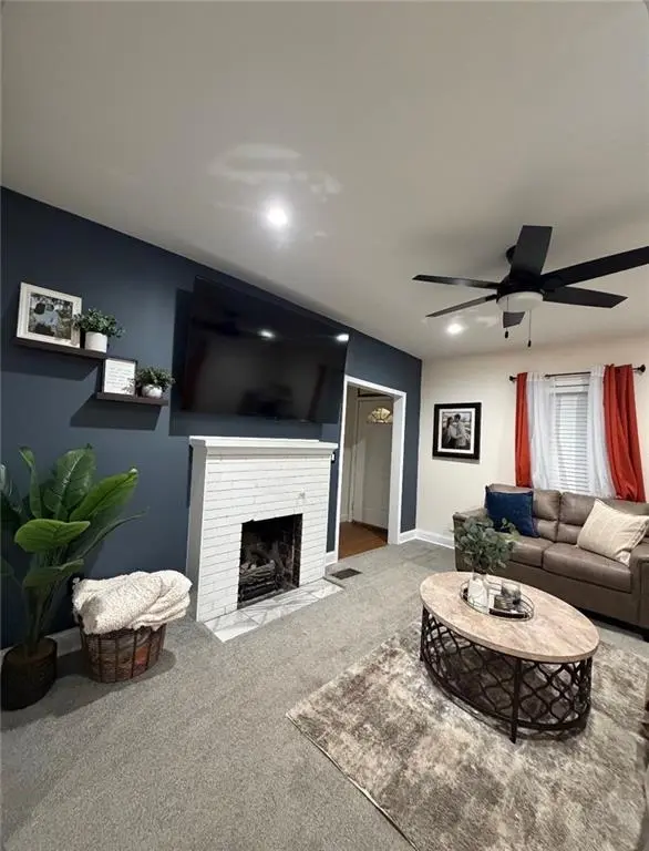 528 E Loula ST, Olathe, KS 66061