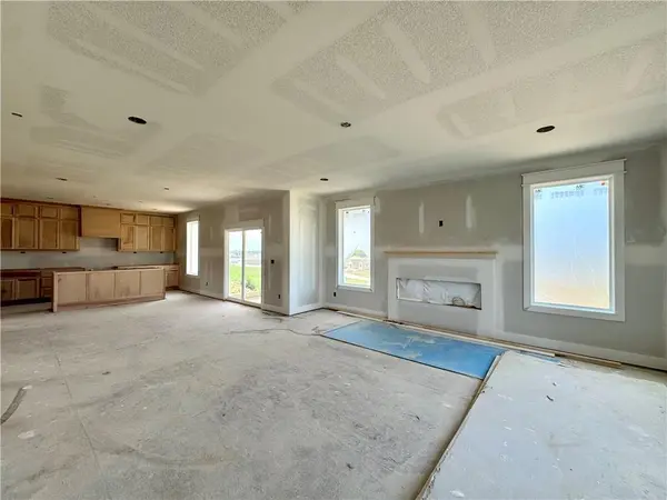 8300 NW 90th ST, Kansas City, MO 64153