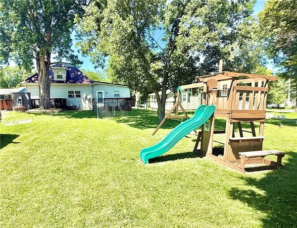 1316 E 2nd ST, Maryville, MO 64468