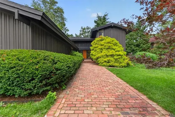1024 Huntington RD, Kansas City, MO 64113