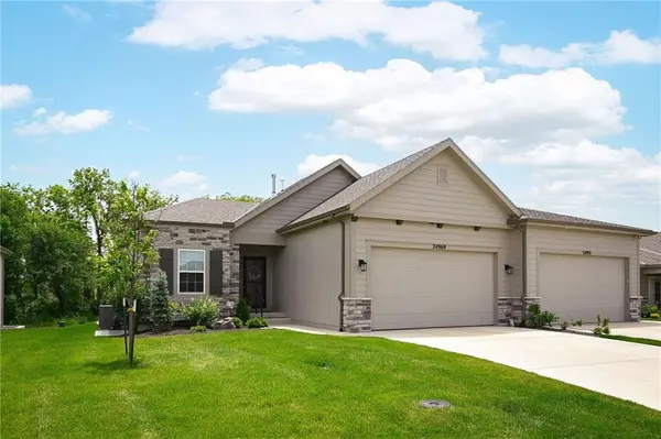 24969 W 94th PL, Lenexa, KS 66227