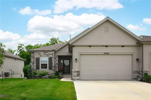 24969 W 94th PL, Lenexa, KS 66227