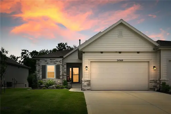 24969 W 94th PL, Lenexa, KS 66227
