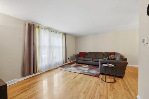 10217 W 91st ST, Overland Park, KS 66212