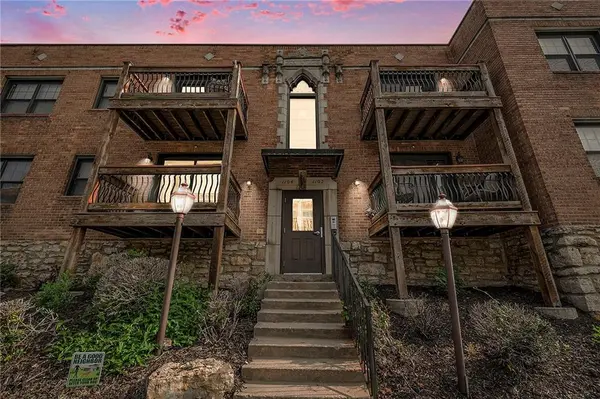 1104 W 46th ST #2, Kansas City, MO 64111